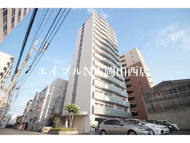 岡山市北区内山下のマンションの建物外観