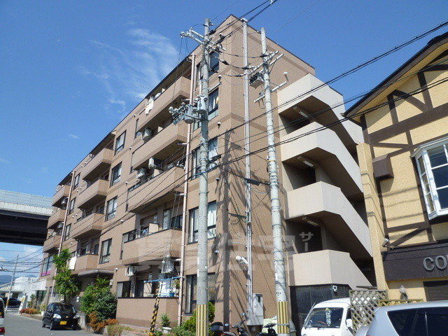 京都市伏見区北端町のマンションの建物外観