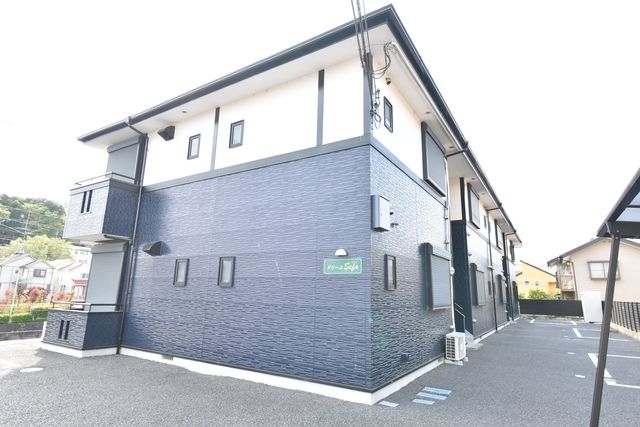 町田市三輪町のアパートの建物外観