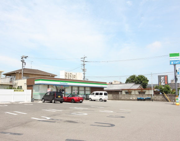 コンビニ　ファミリーマート 大分県立病院西口店（コンビニ）まで550m