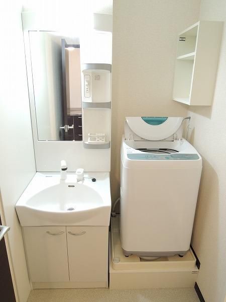 洗面設備　2階以上は絨毯仕様です