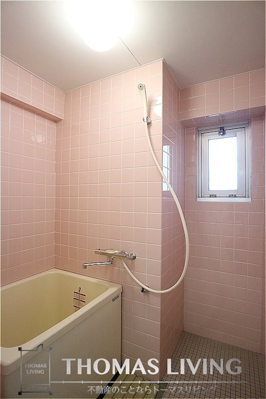 バス・シャワールーム　小窓があり換気がしやすいですね。