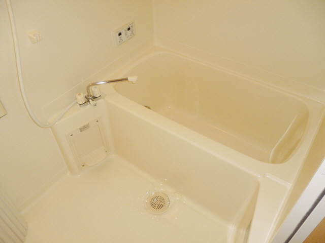 バス・シャワールーム　追い焚き付きでいつでも温かいお風呂に浸かれます☆（イメージ）