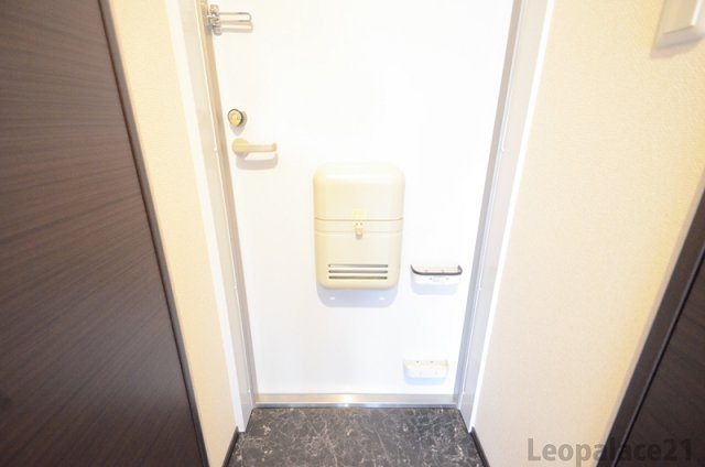 阪急宝塚線 曽根駅 徒歩4分 3階建 築8年の玄関写真
