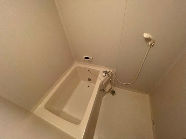 バス・シャワールーム　バストイレ別。追い焚きもあります。