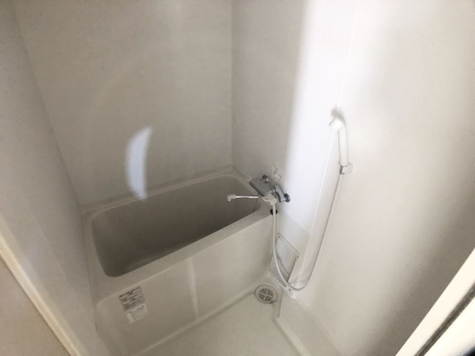 バス・シャワールーム　バスルームです