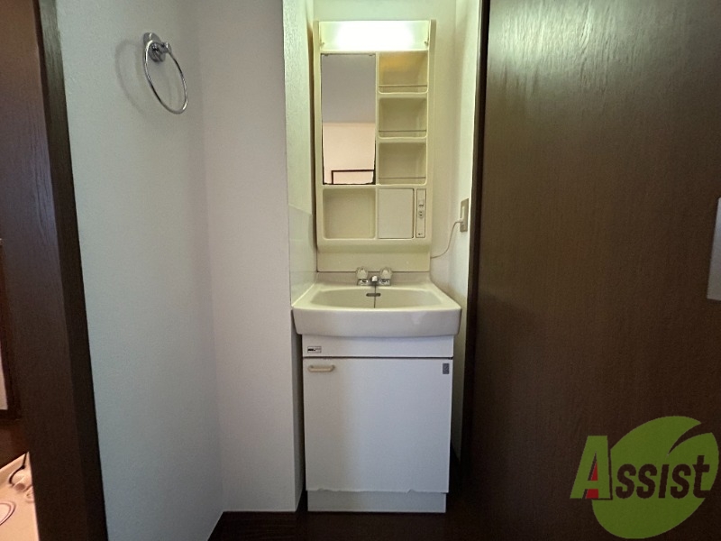 洗面設備　シャンプードレッサーなので身支度しやすそうですね。