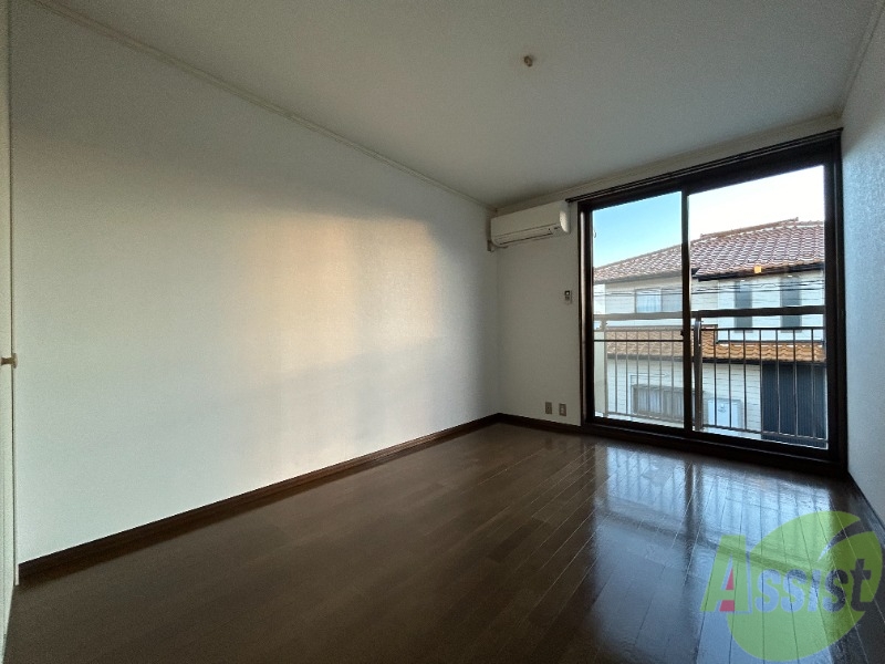 居室・リビング　６帖の洋室です。生活のメインとなる部屋ですね。