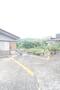 駐車場　敷地内に駐車場はマストですね。