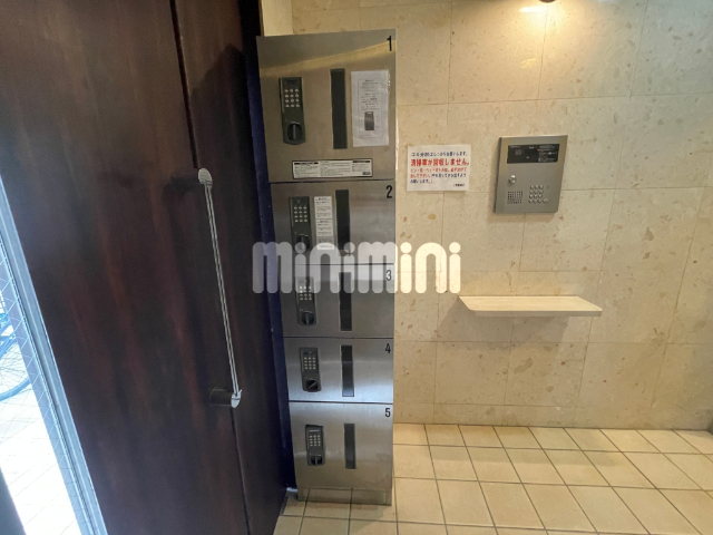 ロビー　宅配ボックス