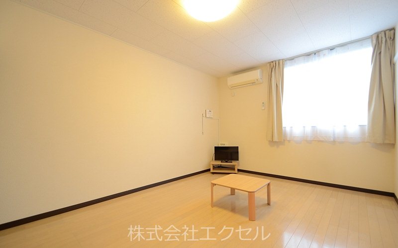 居室・リビング　フローリングの室内です。