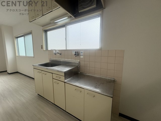 キッチン　収納豊富なキッチンで、ガス・IHコンロ設置可能