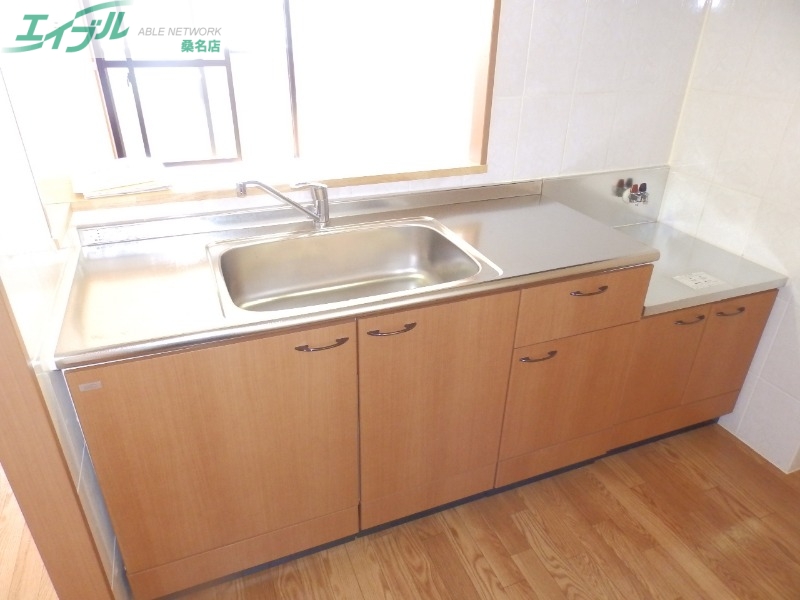 キッチン　別部屋参考写真です