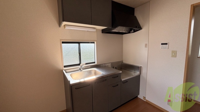 キッチン　キッチンは作業台もあり広めなので使いやすそうですね。