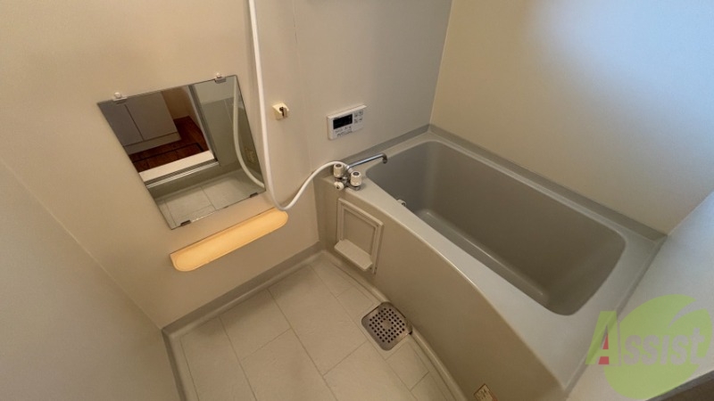 バス・シャワールーム　浴室は狭すぎず、シャワーも浴びやすそうです。