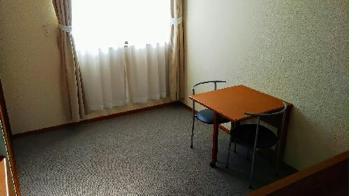 居室・リビング　1Fはフローリング、2階は絨毯です。