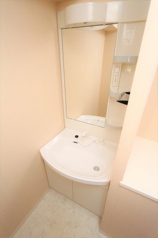 洗面設備　参考写真（同物件別部屋）