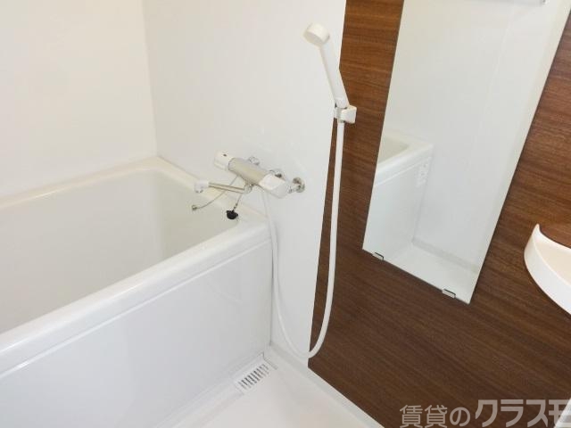 バス・シャワールーム　お風呂も綺麗でいい感じ。