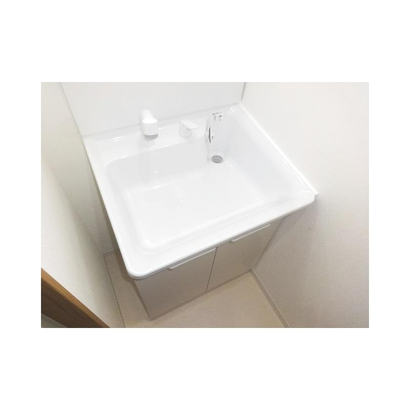 洗面設備　忙しい朝に洗髪洗面化粧台です。