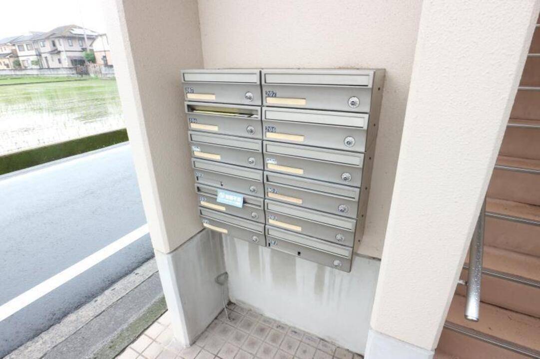 エントランス　メールBOX