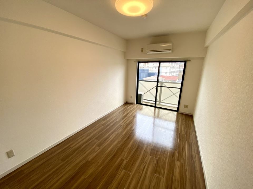 その他部屋・スペース　２畳のキッチン、洗濯機置場もあります