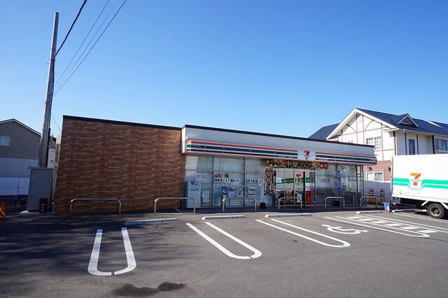 コンビニ　セブンイレブン（コンビニ）まで700m