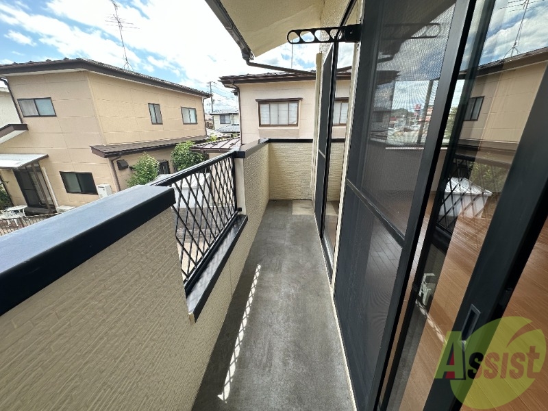 バルコニー　バルコニーは広々としていて、洗濯物が捗ります。