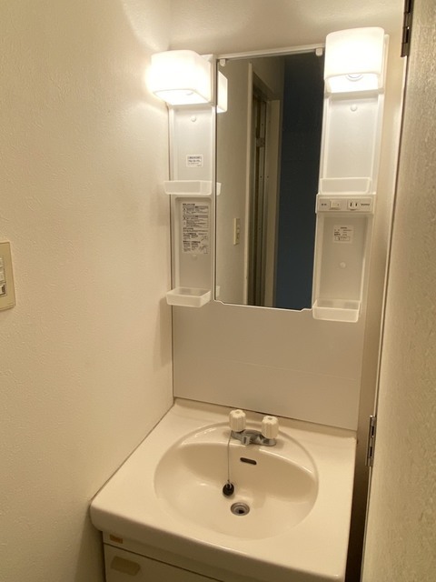 洗面設備　独立の化粧台