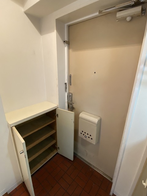 玄関　玄関横にシューズボックス