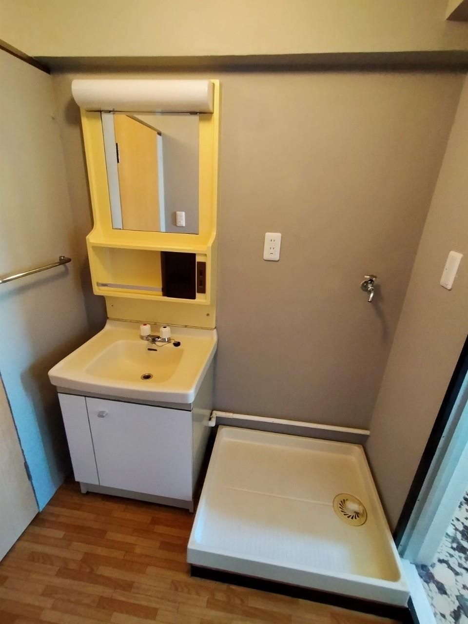 洗面設備　独立洗面化粧台付き