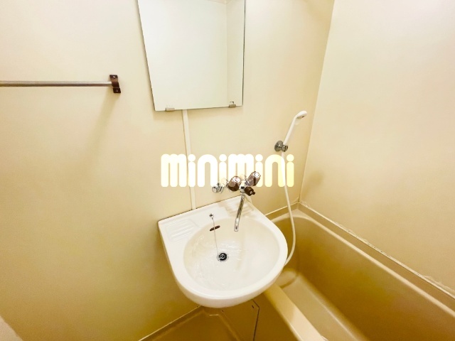 洗面設備　煙探知機ついてます。