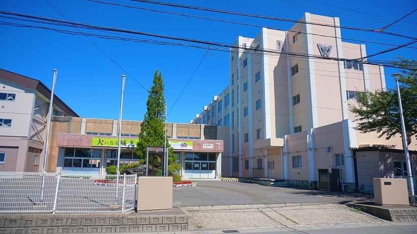 中学校　秋田市立城南中学校（中学校）まで1860m