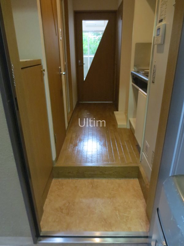 玄関　別部屋のお写真です。ご参考までに！