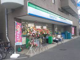 コンビニ　ファミリーマート 世田谷北沢四丁目店（コンビニ）まで331m