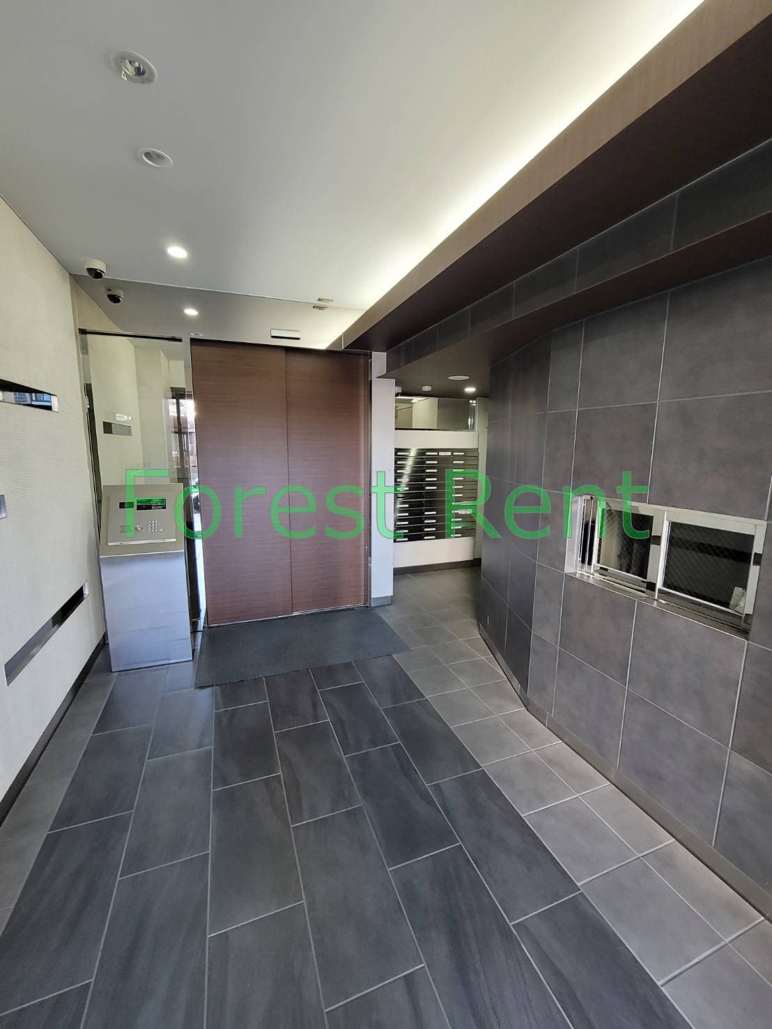 エントランス　弊社は都内全域の物件をご紹介可能です！