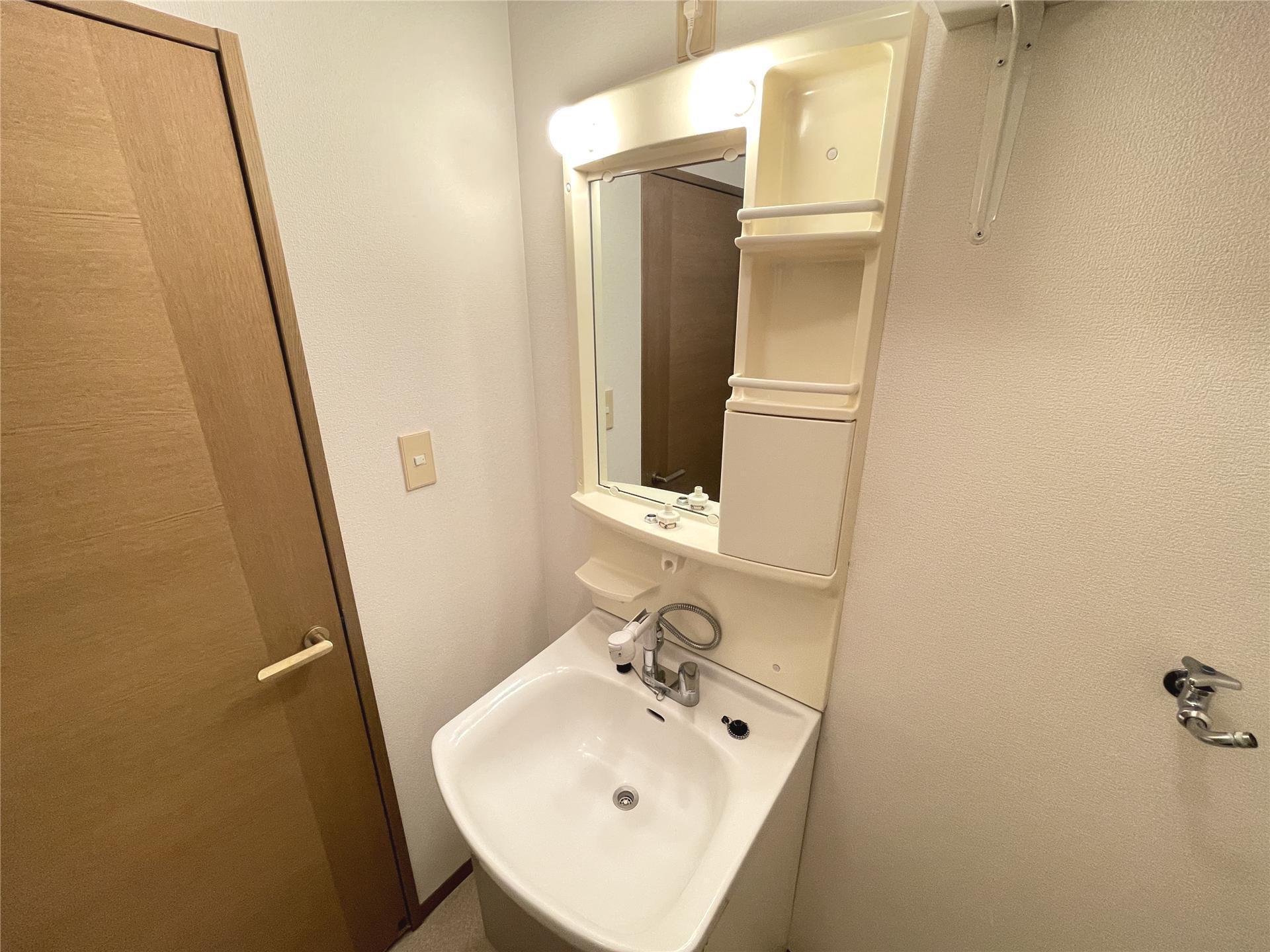 洗面設備　身支度に便利な洗面台付き♪