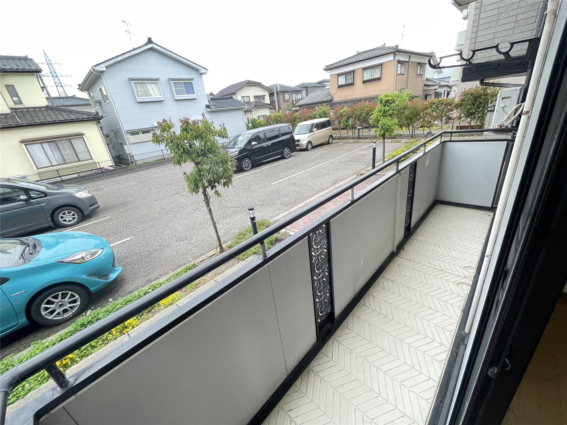 バルコニー　南向きのバルコニーでお洗濯も快適です☆