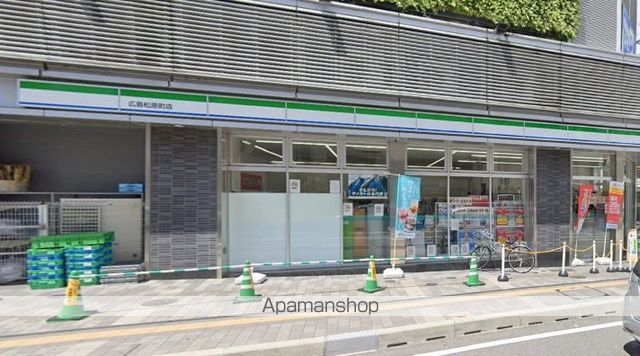 コンビニ　ファミリーマート（コンビニ）まで304m