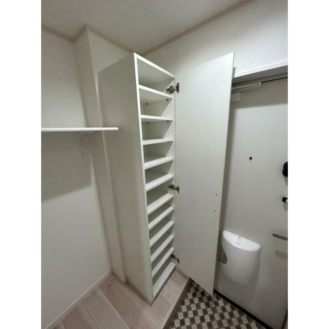 玄関　シューズボックスは棚の高さが調節可能！ブーツも置けます！