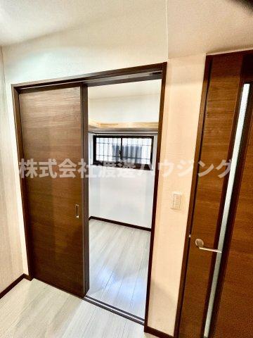 収納　ウォークインクローゼット造りました。