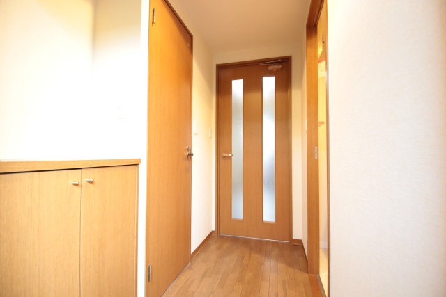 玄関　※他部屋の参考写真です。