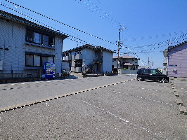駐車場　駐車場に車を止められます