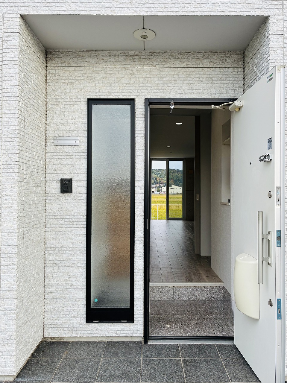 桑山利宮 I号室の玄関写真