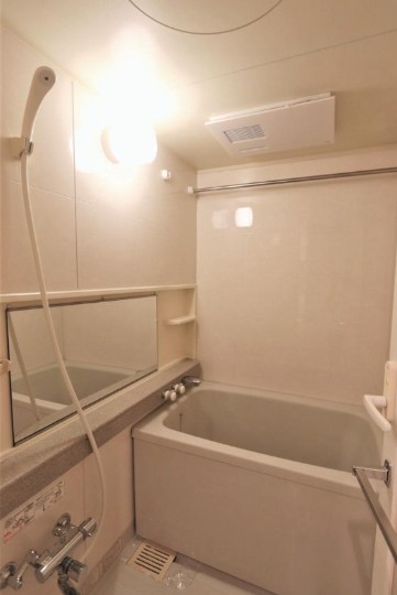 バス・シャワールーム　※こちらの写真は他部屋になり参考写真です