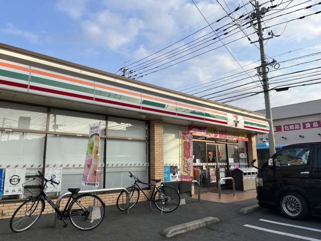 コンビニ　セブン－イレブン春日大土居店（コンビニ）まで28m