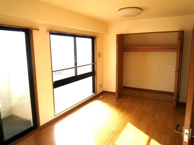 居室・リビング　洋室8.3帖　※写真は402　現状優先