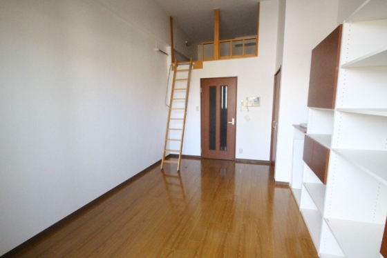 居室・リビング　※別室の写真です