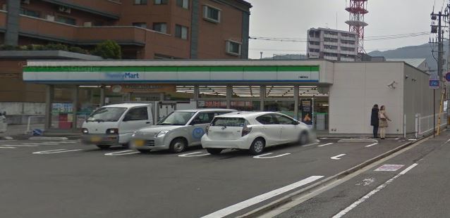 コンビニ　ファミリーマート 八幡駅東店（コンビニ）まで879m