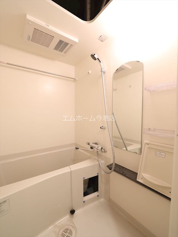 バス・シャワールーム　浴室暖房乾燥機能付バス