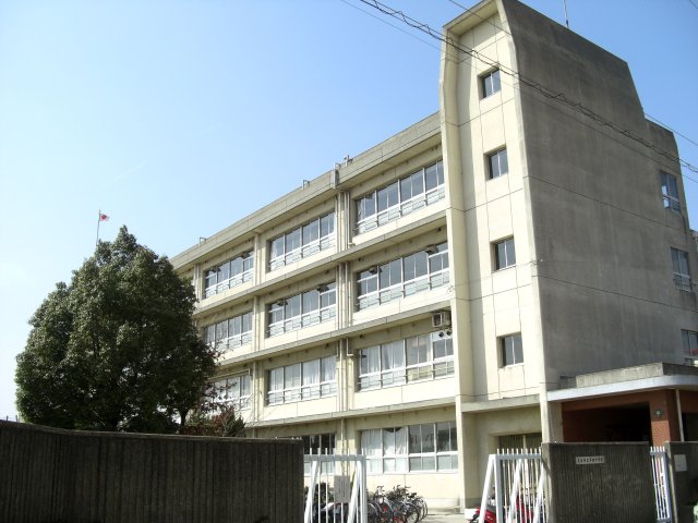 中学校　茨木市立平田中学校（中学校）まで542m